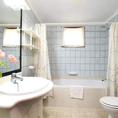 Charmante Ideal Fuer Paare Oder Familien By Interhome 別荘 *