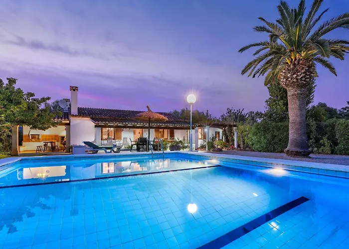 Charmante Ideal Fuer Paare Oder Familien By Interhome Pollenca