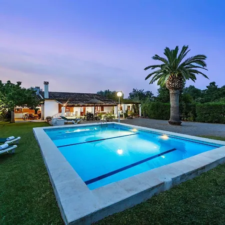 Charmante Ideal Fuer Paare Oder Familien By Interhome Pollenca